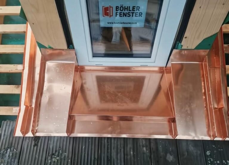 Bavette en cuivre en appui de fenêtre de lucarne