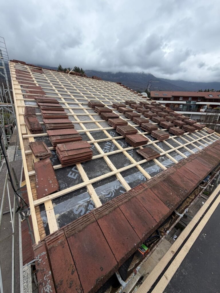 Rénovation de toiture : liteaux et écran sous toiture avant tuiles